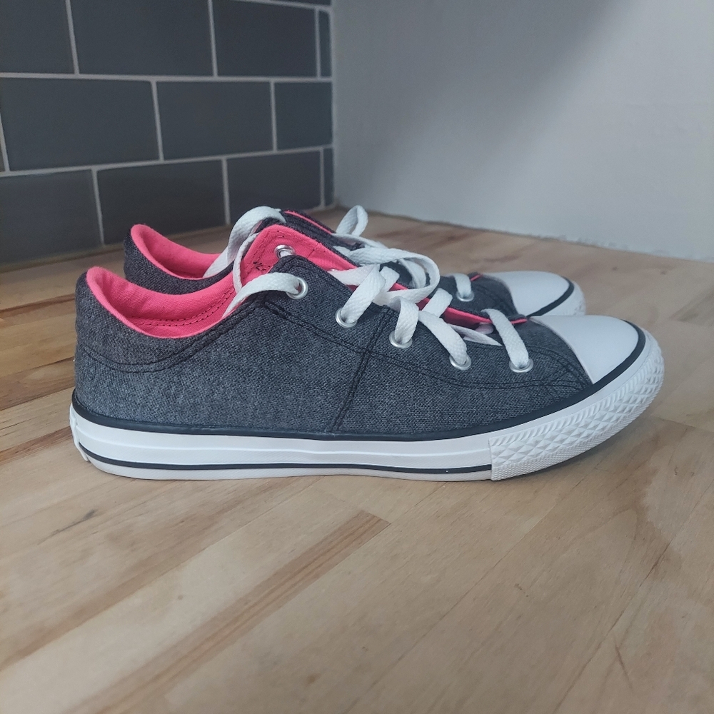Converse Chuck Taylor Madison Shoes Girls Size 4